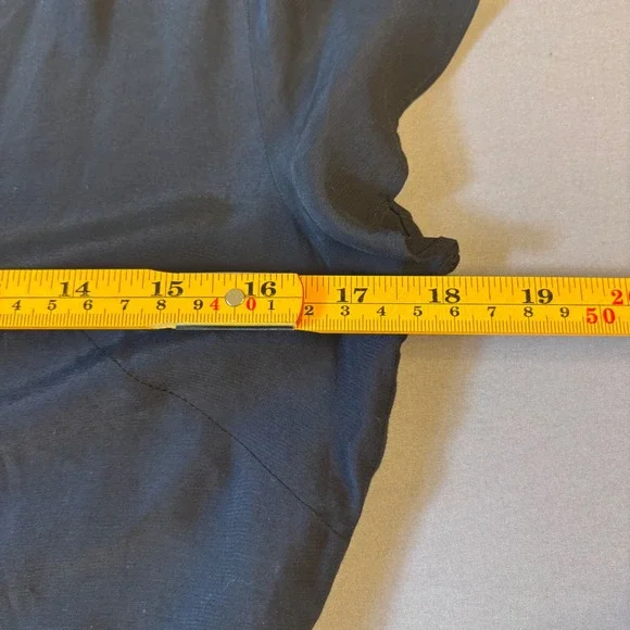 NWT Loft Outlet Black Surplice V-Neck Romper Petite 4P Petal Sleeve 27185421 - Picture 5 of 8